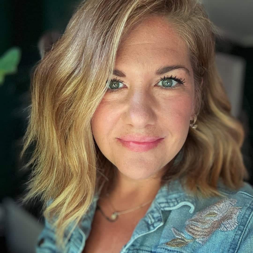 19. Side-Parted Blonde Waves